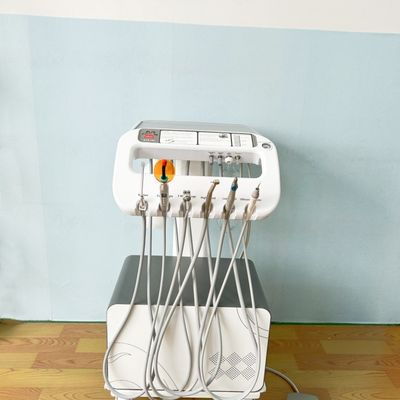 좋은 가격 포산 공장 550W 휴대용 치과 단위 베스트 셀러 모바일 치과 치료 트롤리 전기 모바일 치과 카트 온라인으로